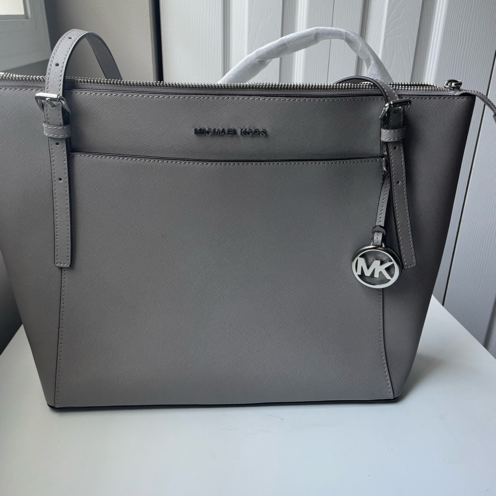 Michael Kohrs Voyager Pearl Grey Tote Bag and Wristlet - NWT